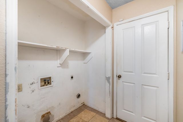 5808 Caprock Drive, Arlington, TX 76018