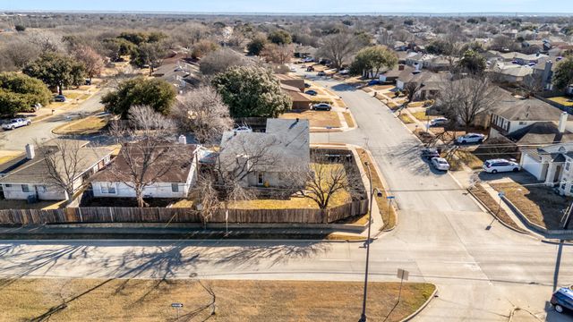 5808 Caprock Drive, Arlington, TX 76018