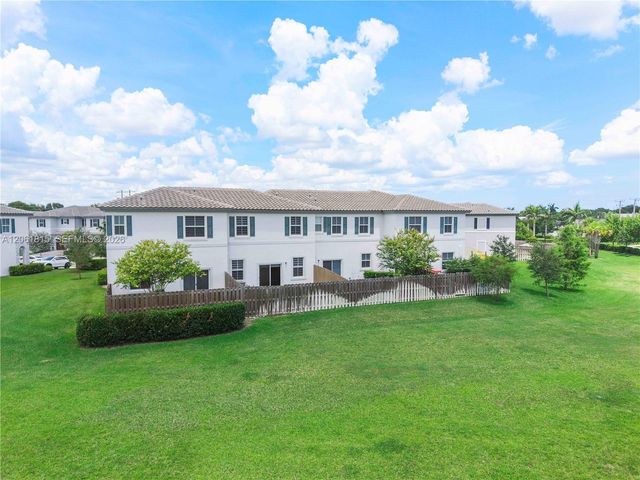 4614 NW 120th Way, Coral Springs, FL 33076