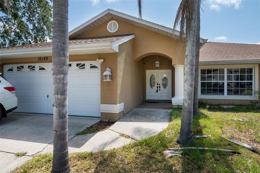 Image 4 of property listing at 10149 BRIAR CIRCLE, Hudson, FL 34667