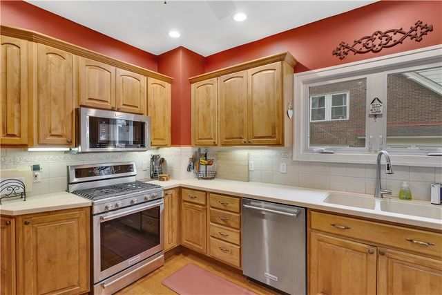 8 Keswick Ave, Bellevue, PA 15202