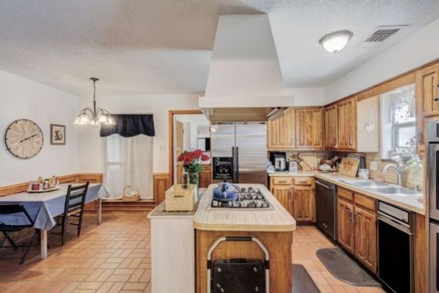 1446 Cardinal Creek Drive, Duncanville, TX 75137