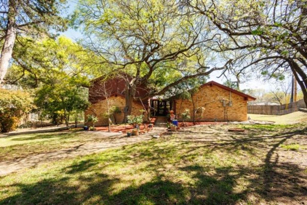 1446 Cardinal Creek Drive, Duncanville, TX 75137