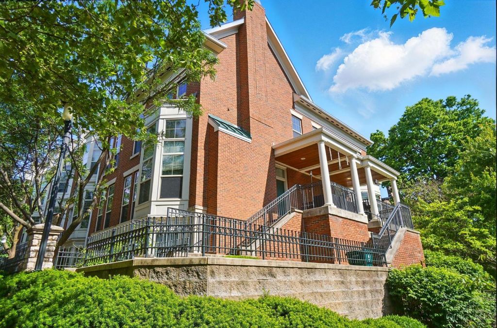 207 Stetson Street, Cincinnati, OH 45219