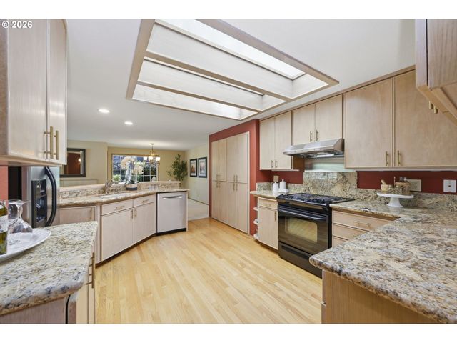 880 Spyglass Dr, Eugene, OR 97401
