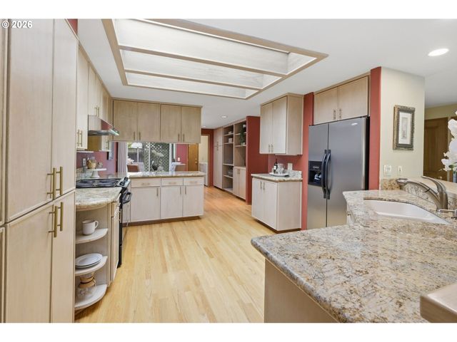 880 Spyglass Dr, Eugene, OR 97401