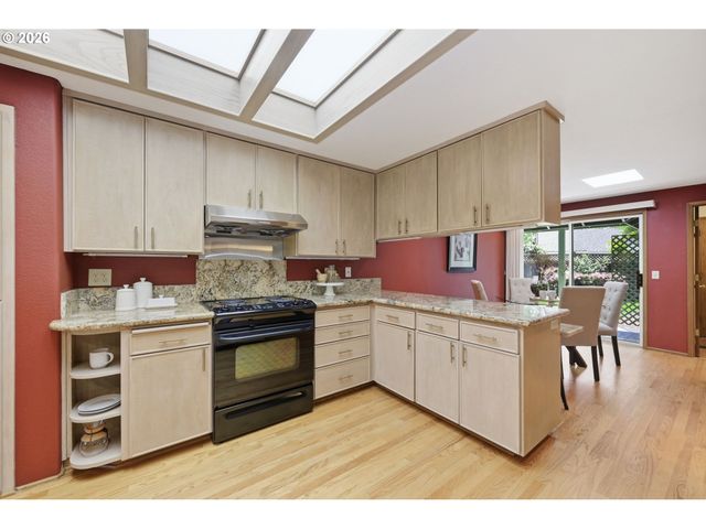 880 Spyglass Dr, Eugene, OR 97401