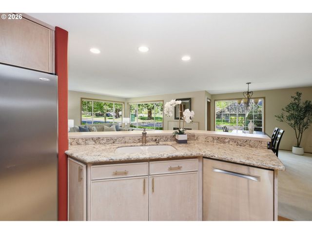 880 Spyglass Dr, Eugene, OR 97401