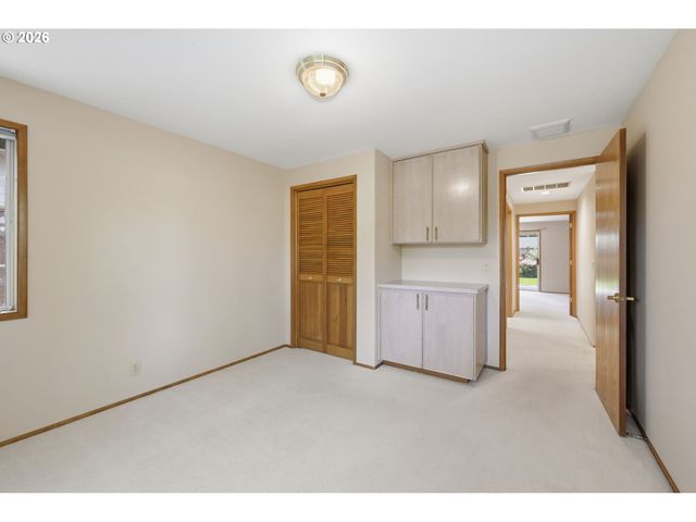 880 Spyglass Dr, Eugene, OR 97401
