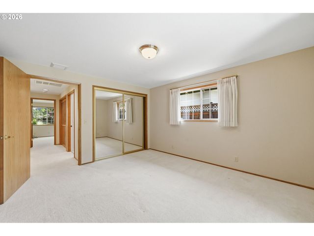 880 Spyglass Dr, Eugene, OR 97401