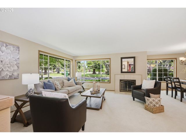 880 Spyglass Dr, Eugene, OR 97401