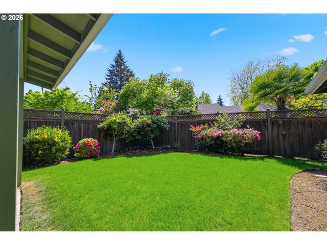 880 Spyglass Dr, Eugene, OR 97401