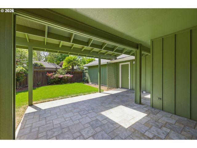 880 Spyglass Dr, Eugene, OR 97401