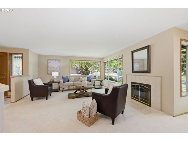 880 Spyglass Dr, Eugene, OR 97401