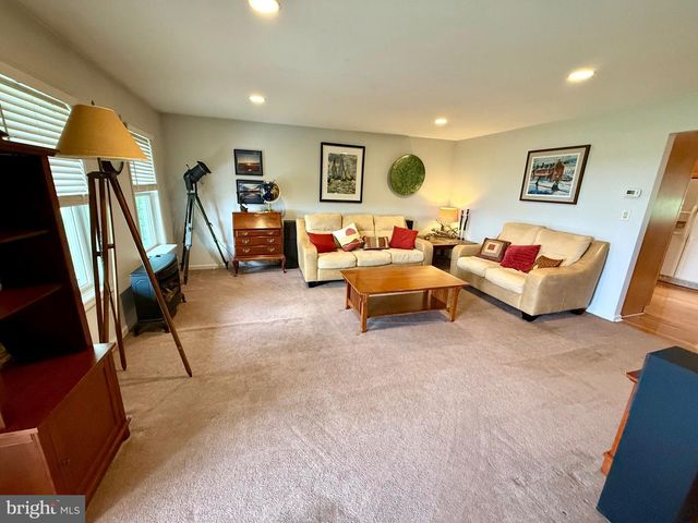 744 WISE AVE, Red Lion, PA 17356