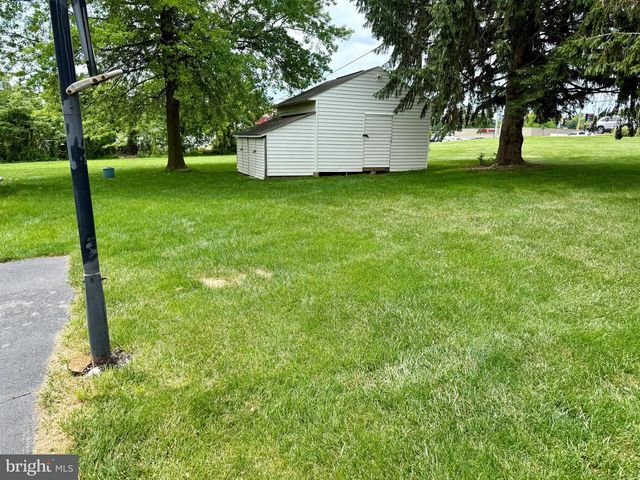 744 WISE AVE, Red Lion, PA 17356