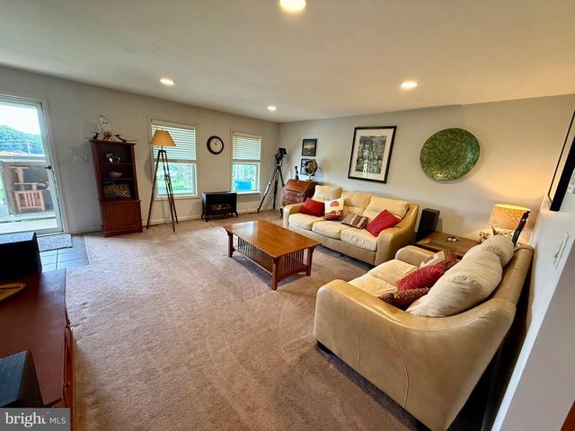 744 WISE AVE, Red Lion, PA 17356