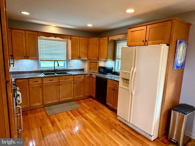 744 WISE AVE, Red Lion, PA 17356