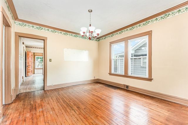 4633 Wolf Road, Western Springs, IL 60558