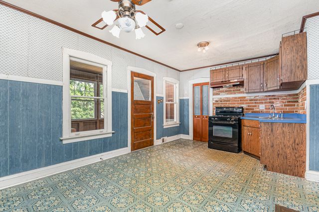 4633 Wolf Road, Western Springs, IL 60558