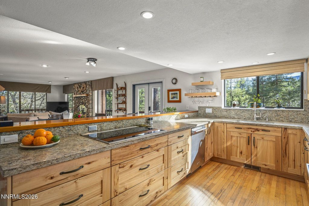 Image 11 of property listing at 16911 Mt Rose Highway, Reno, NV 89511