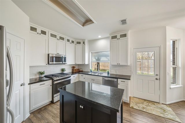 9001 Sundown Drive, Pearland, TX 77584