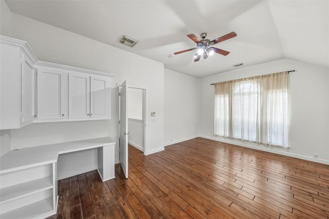 9001 Sundown Drive, Pearland, TX 77584