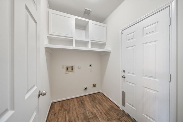 9001 Sundown Drive, Pearland, TX 77584