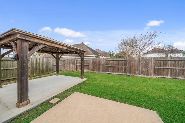 9001 Sundown Drive, Pearland, TX 77584