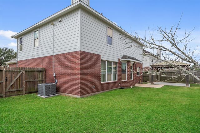 9001 Sundown Drive, Pearland, TX 77584