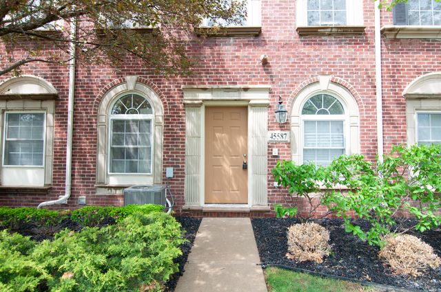 45587 N Stonewood Road, Canton Twp, MI 48187