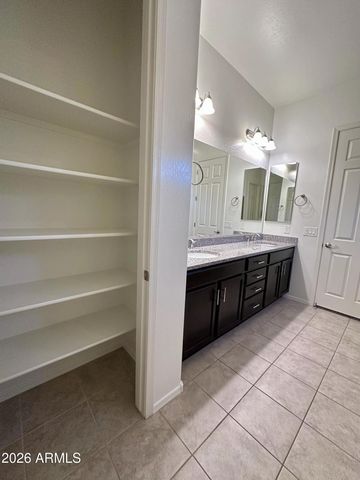 991 E HOLLAND PARK Drive, Gilbert, AZ 85297