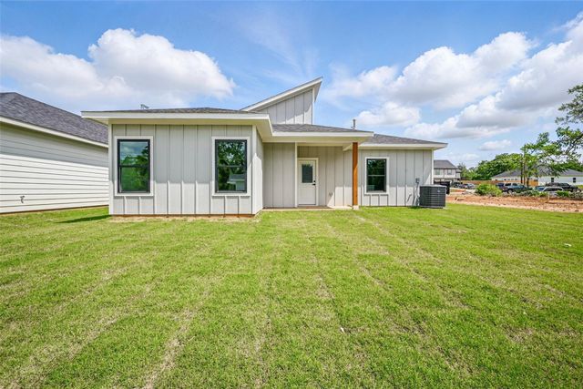 2734 W Washington Street, Denison, TX 75020