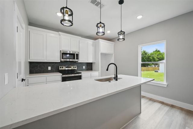 2734 W Washington Street, Denison, TX 75020