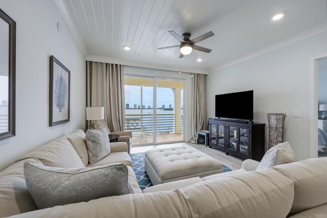 105 Paradise Harbour Boulevard 502, North Palm Beach, FL 33408