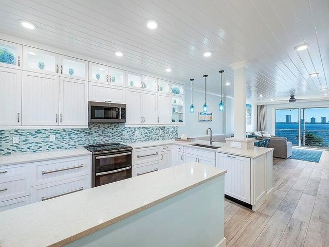 105 Paradise Harbour Boulevard 502, North Palm Beach, FL 33408