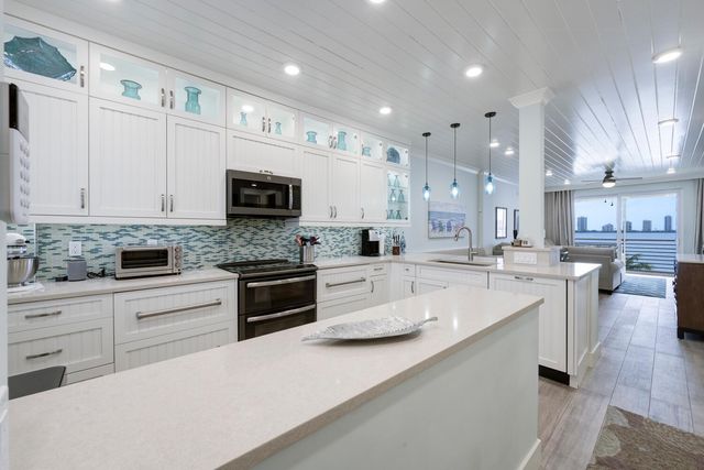105 Paradise Harbour Boulevard 502, North Palm Beach, FL 33408
