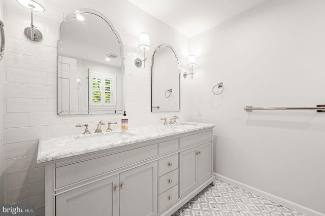 2090 UNION HILL RD, Malvern, PA 19355