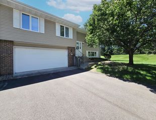 4637 1/2 Penkwe Way, Eagan, MN 55122