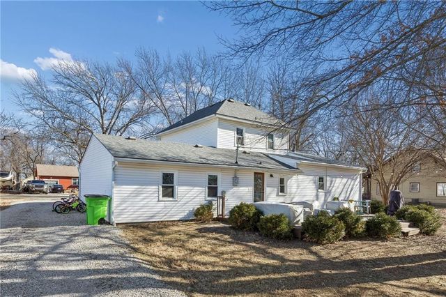 622 Oak Street, Wellsville, KS 66092