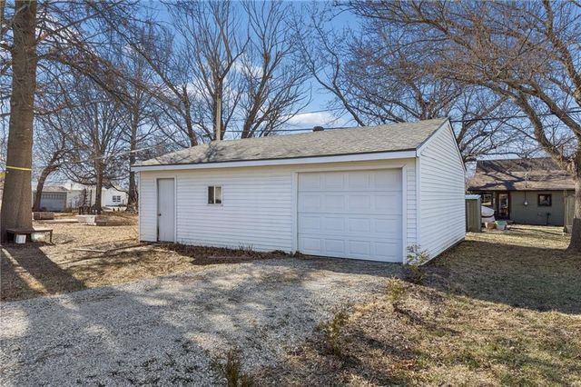622 Oak Street, Wellsville, KS 66092