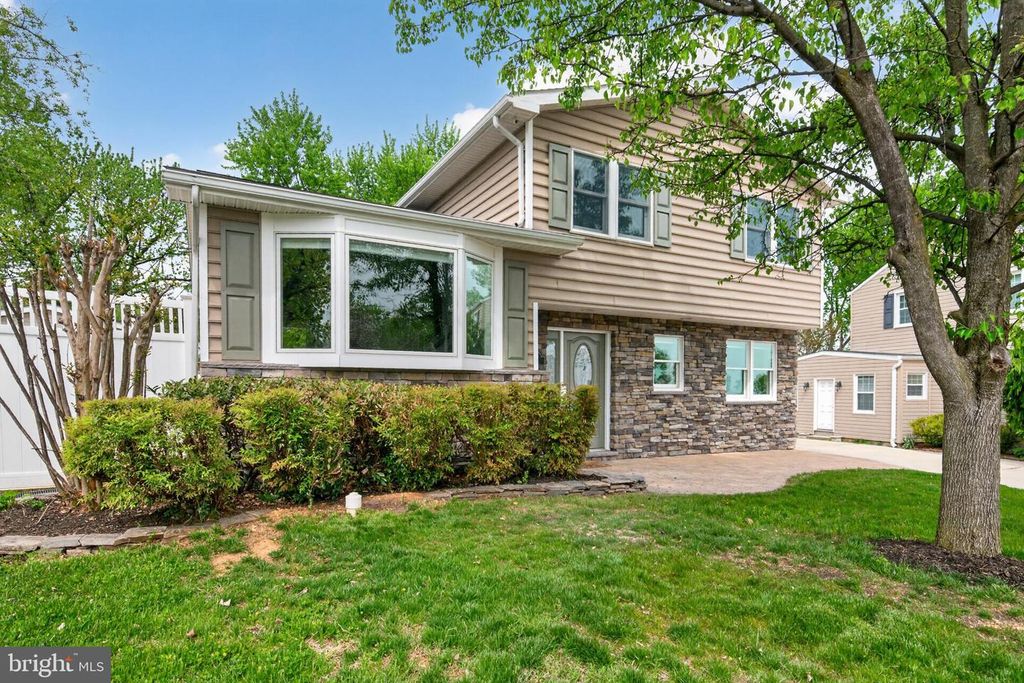 Image 1 of property listing at 416 SUDBURY RD, Linthicum Heights, MD 21090