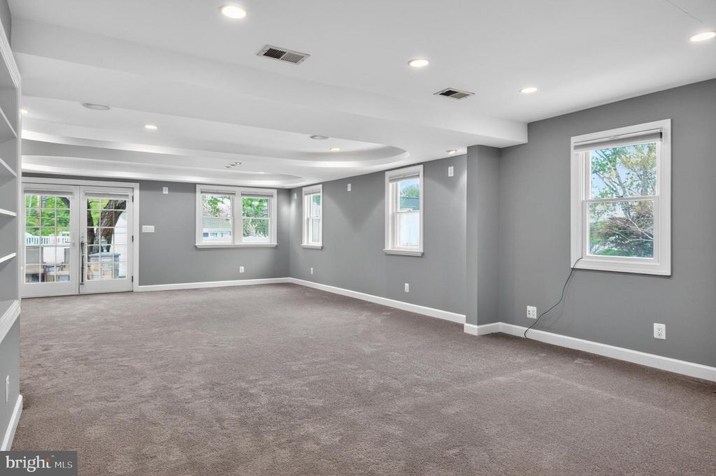 Image 14 of property listing at 416 SUDBURY RD, Linthicum Heights, MD 21090