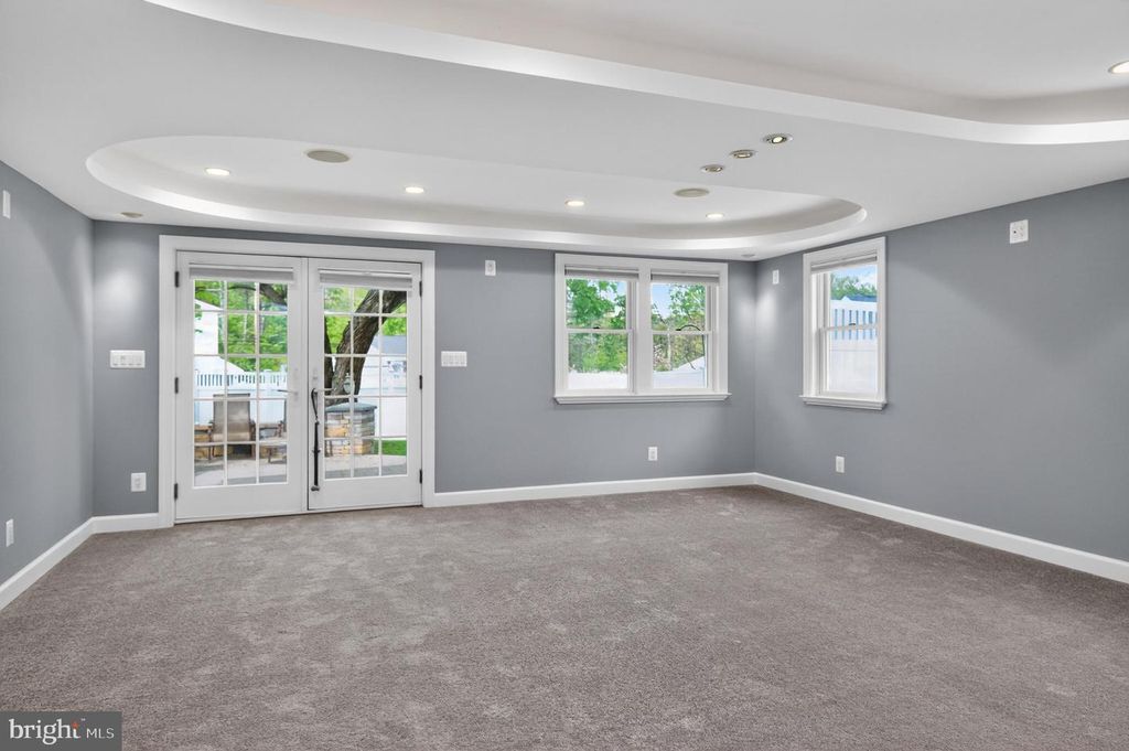 Image 16 of property listing at 416 SUDBURY RD, Linthicum Heights, MD 21090