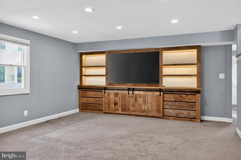 Image 18 of property listing at 416 SUDBURY RD, Linthicum Heights, MD 21090