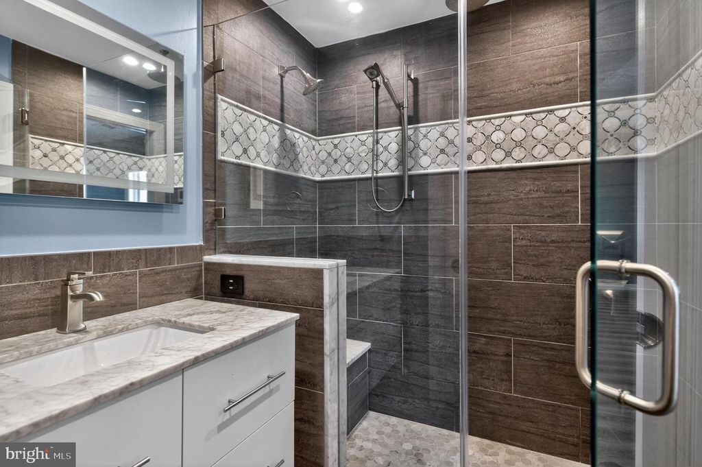 Image 23 of property listing at 416 SUDBURY RD, Linthicum Heights, MD 21090