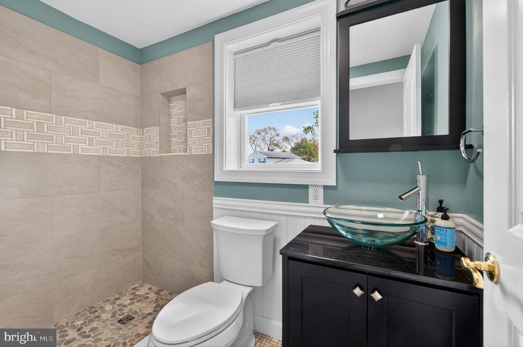 Image 28 of property listing at 416 SUDBURY RD, Linthicum Heights, MD 21090