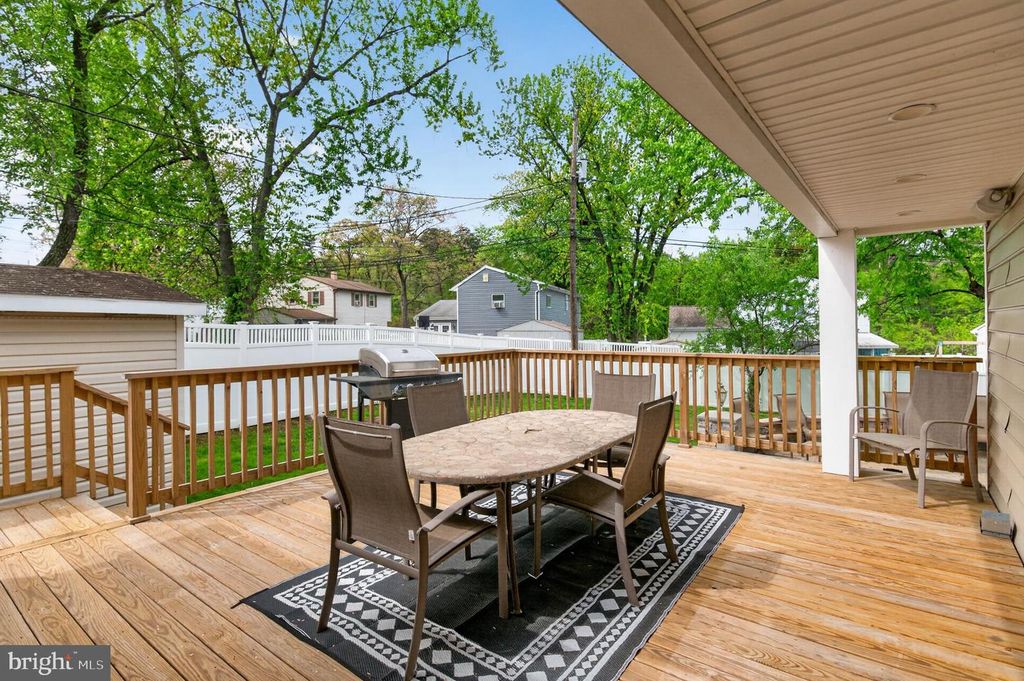 Image 32 of property listing at 416 SUDBURY RD, Linthicum Heights, MD 21090