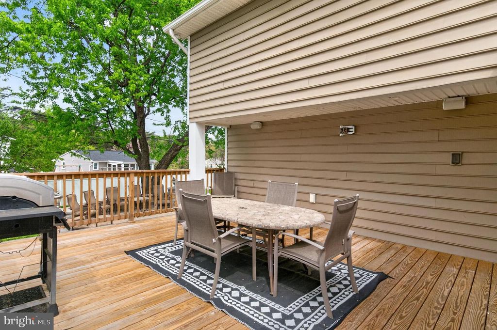 Image 33 of property listing at 416 SUDBURY RD, Linthicum Heights, MD 21090