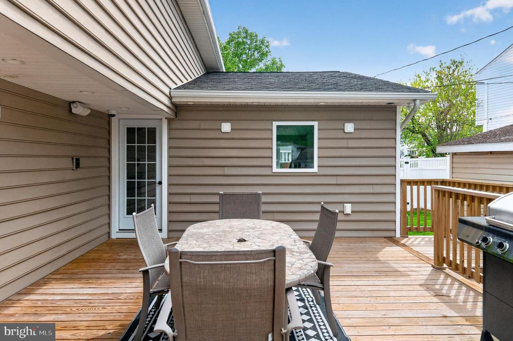 Image 34 of property listing at 416 SUDBURY RD, Linthicum Heights, MD 21090